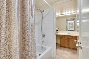 Bathroom Tub/Shower