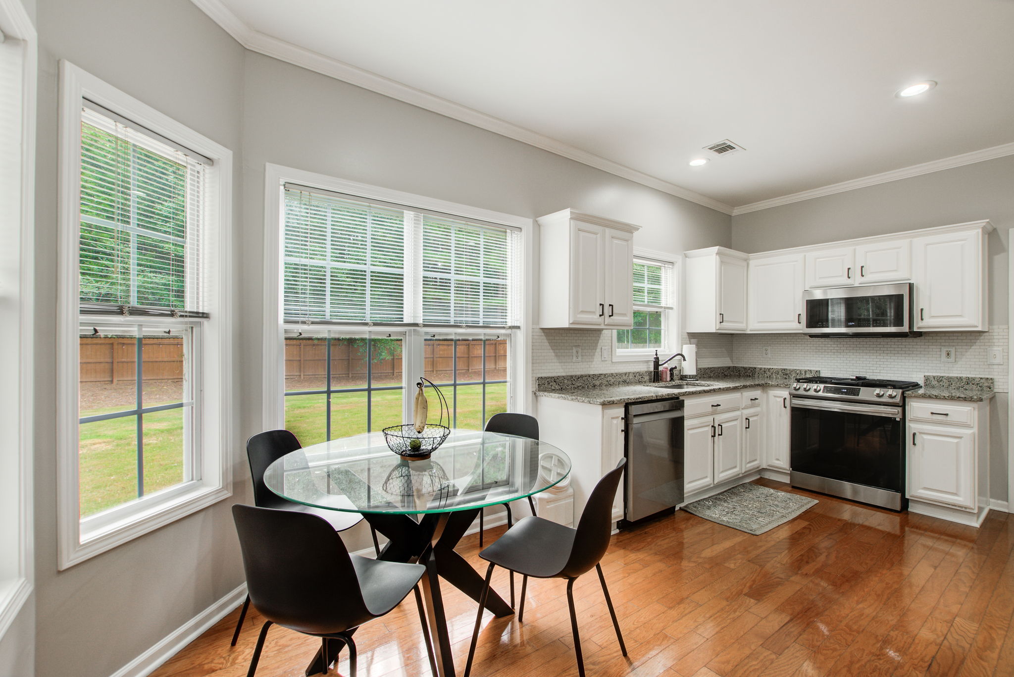 13 Breakfast Nook Kitchen Split