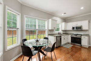 13 Breakfast Nook Kitchen Split