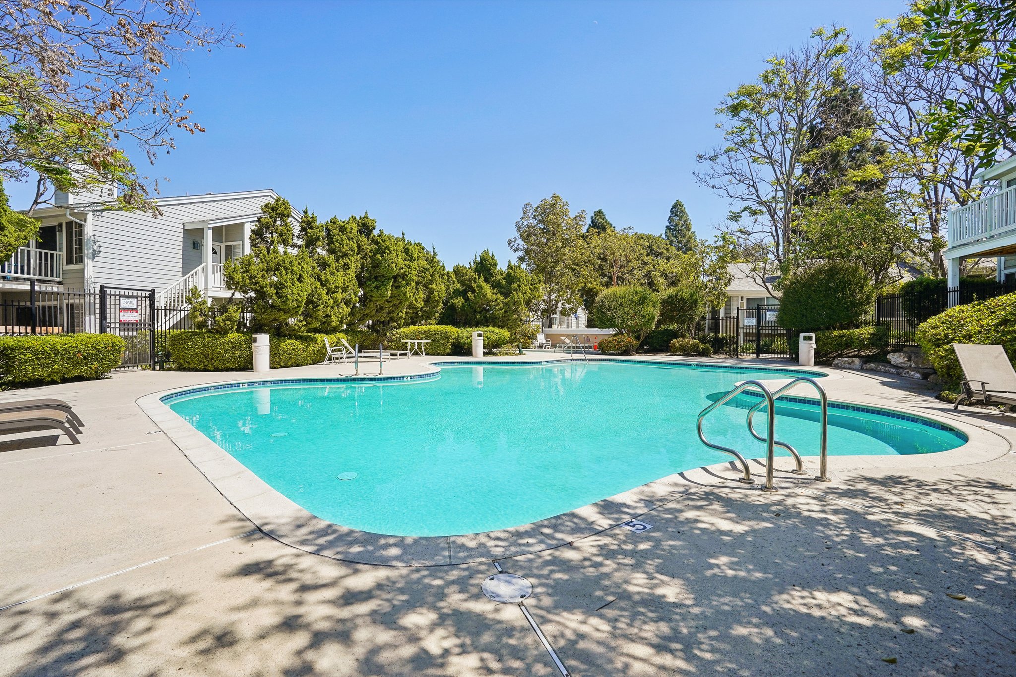 Brett Pl-2403-906.jpg