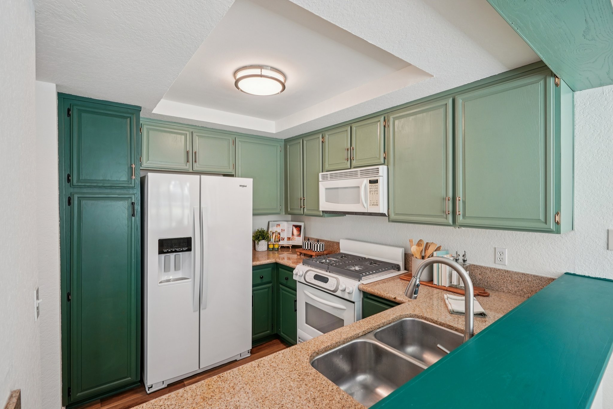 Brett Pl-S2403-012.jpg