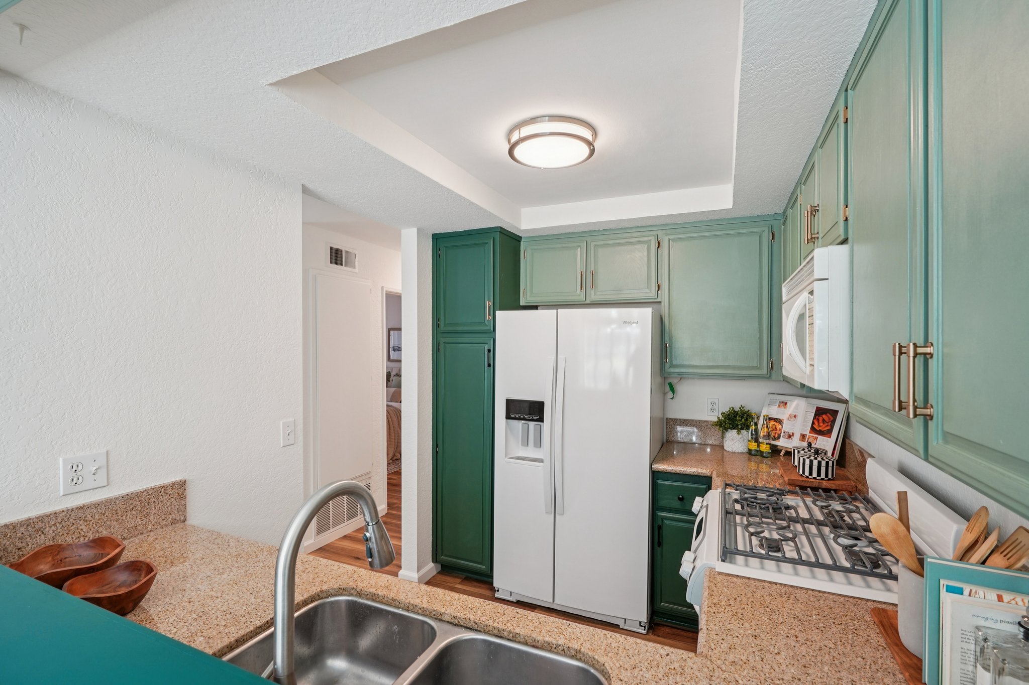 Brett Pl-S2403-013.jpg