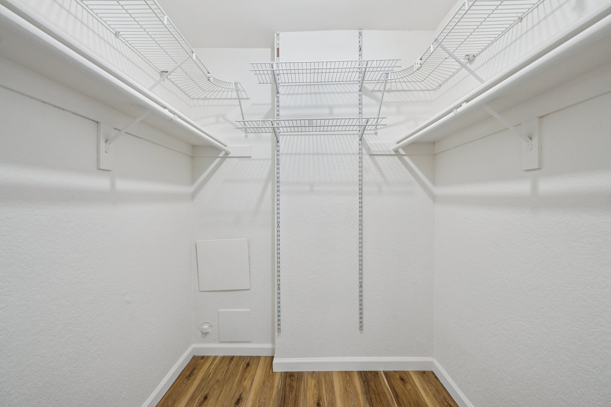 Brett Pl-S2403-023.jpg