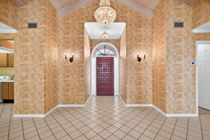 Foyer 1 of 2