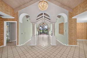 Foyer 2 of 2