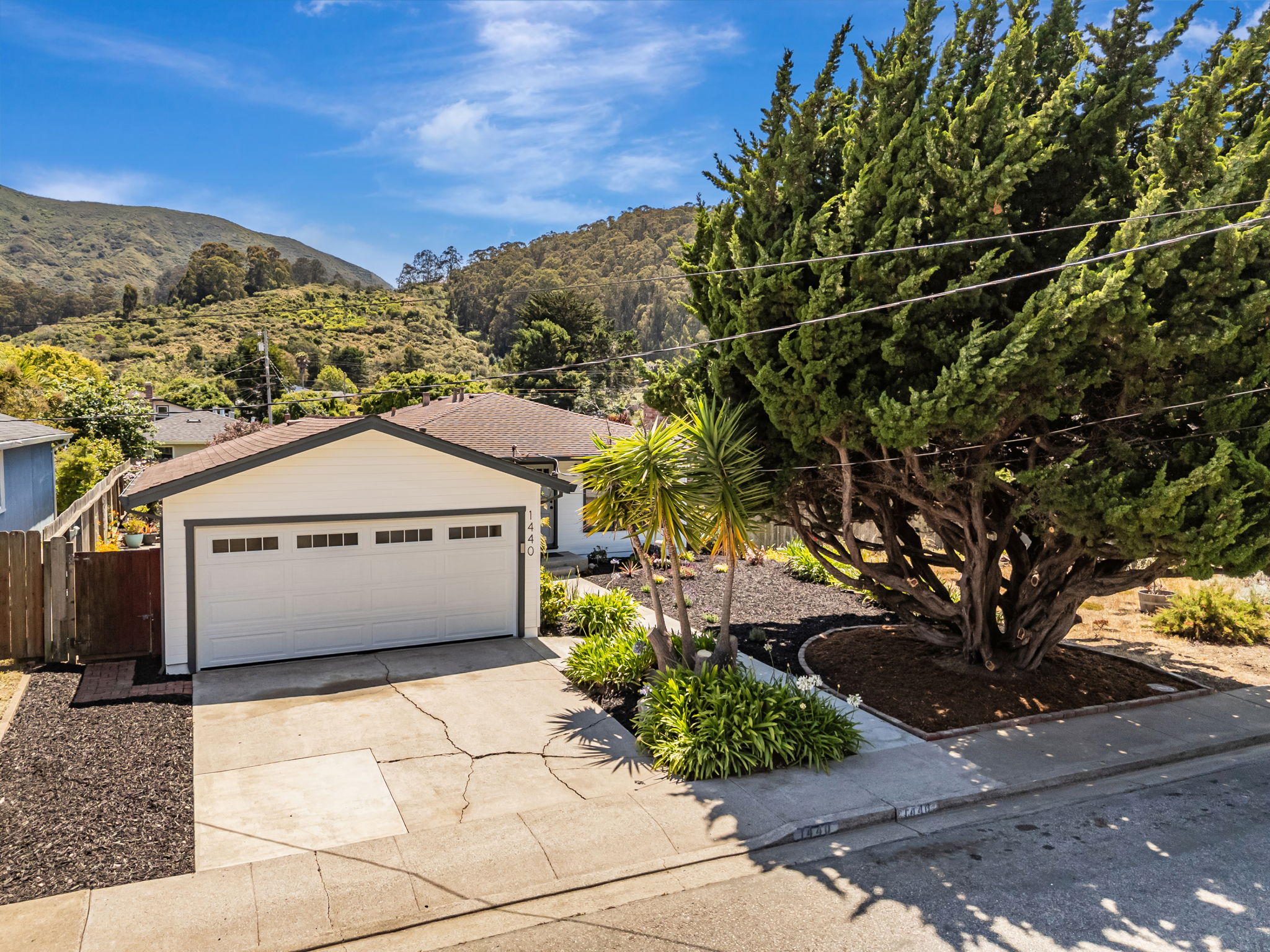 002_AERIAL_ 1440 Serra Dr