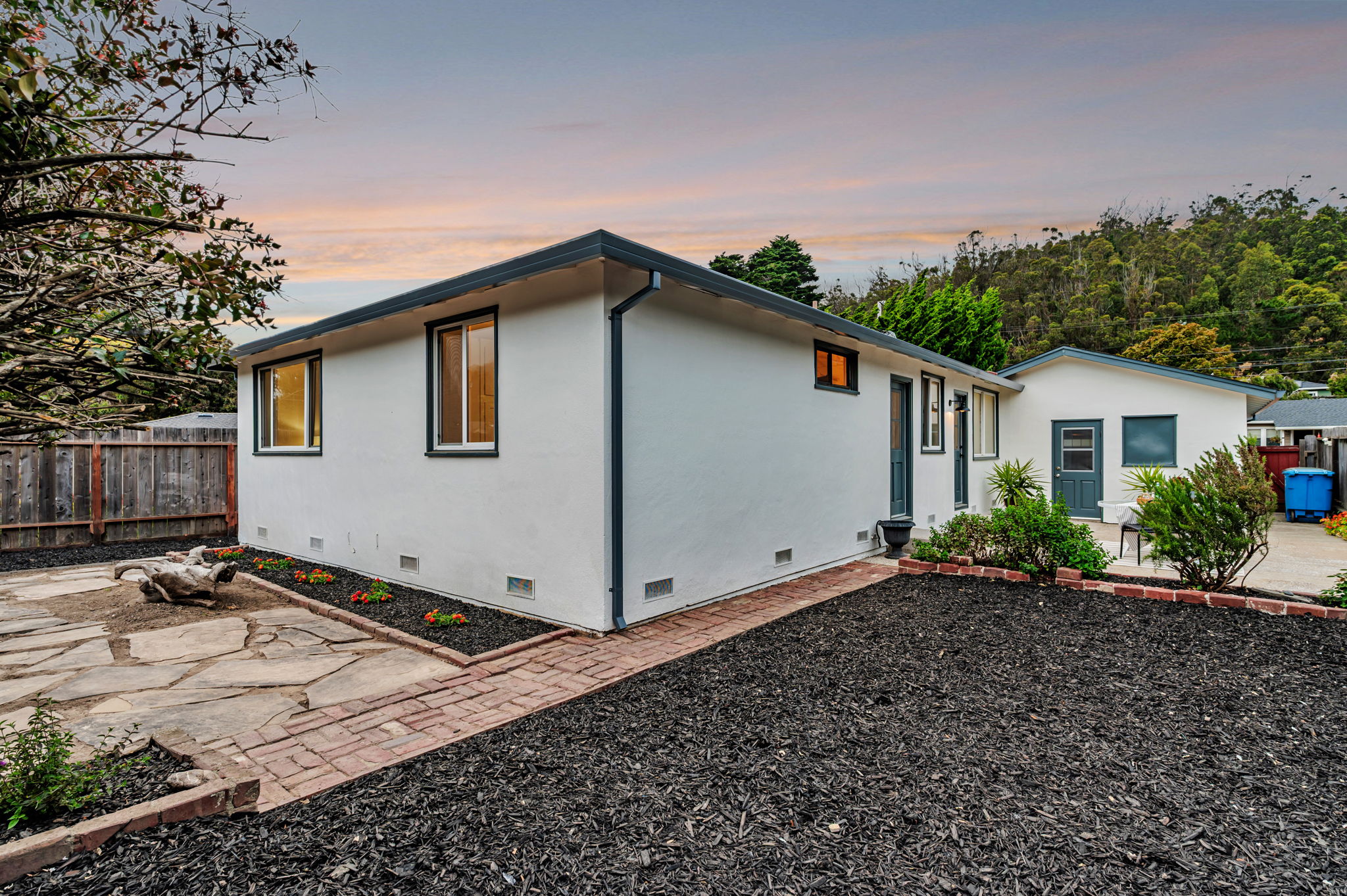 004_TWILIGHT_ 1440 Serra Dr