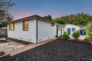 010_TWILIGHT_ 1440 Serra Dr