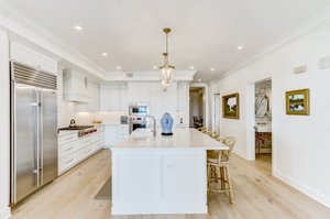 Kitchen/Breakfast Bar