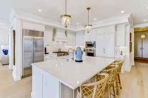 Kitchen/Breakfast Bar