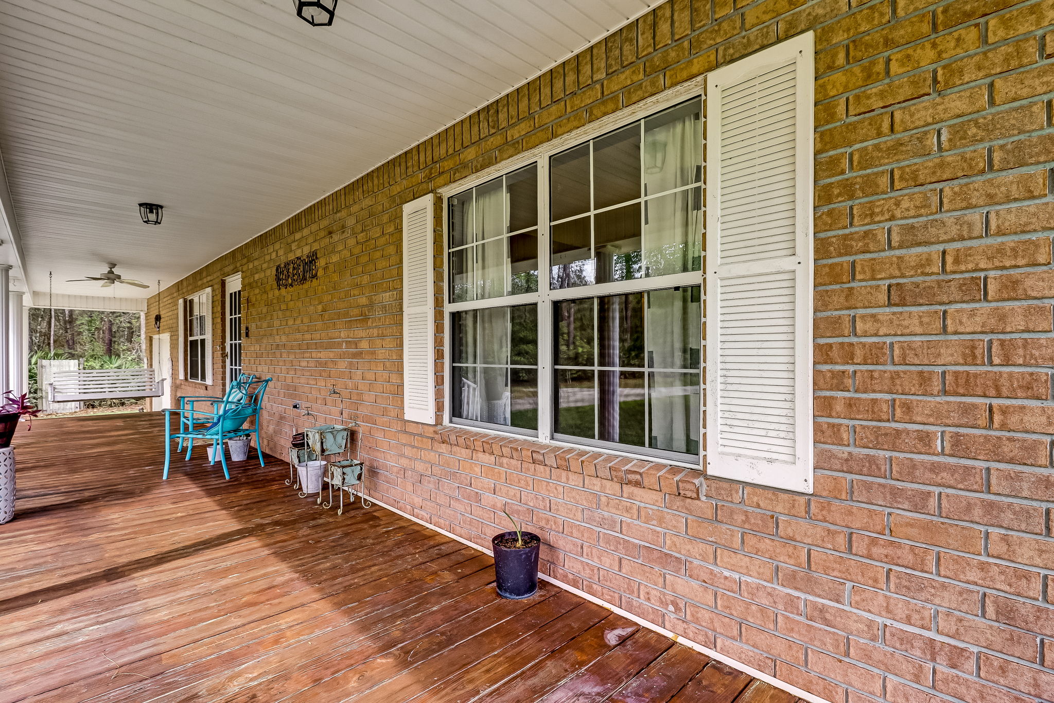 Front Porch/Entrance