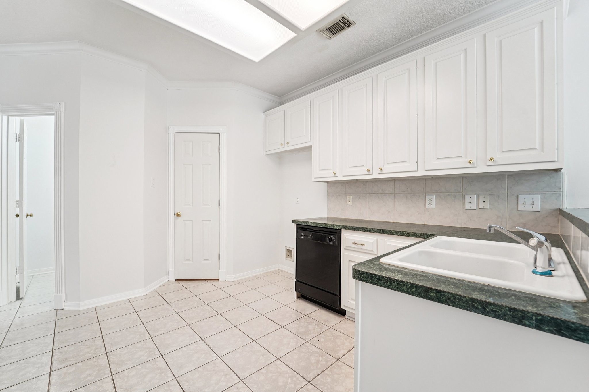 Walters Rd 55-S2503-011.jpg