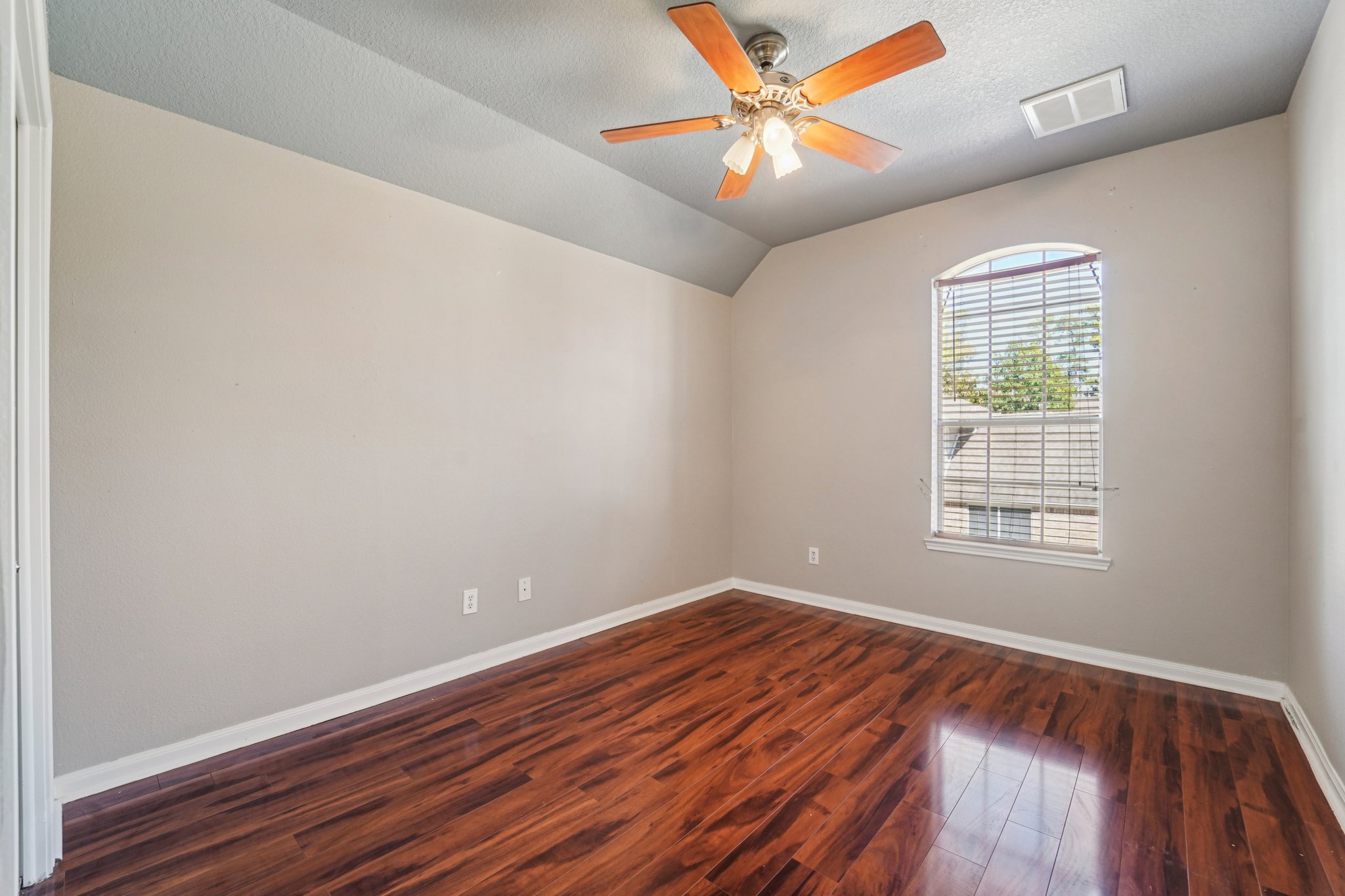 Walters Rd 68-S2810-019.jpg