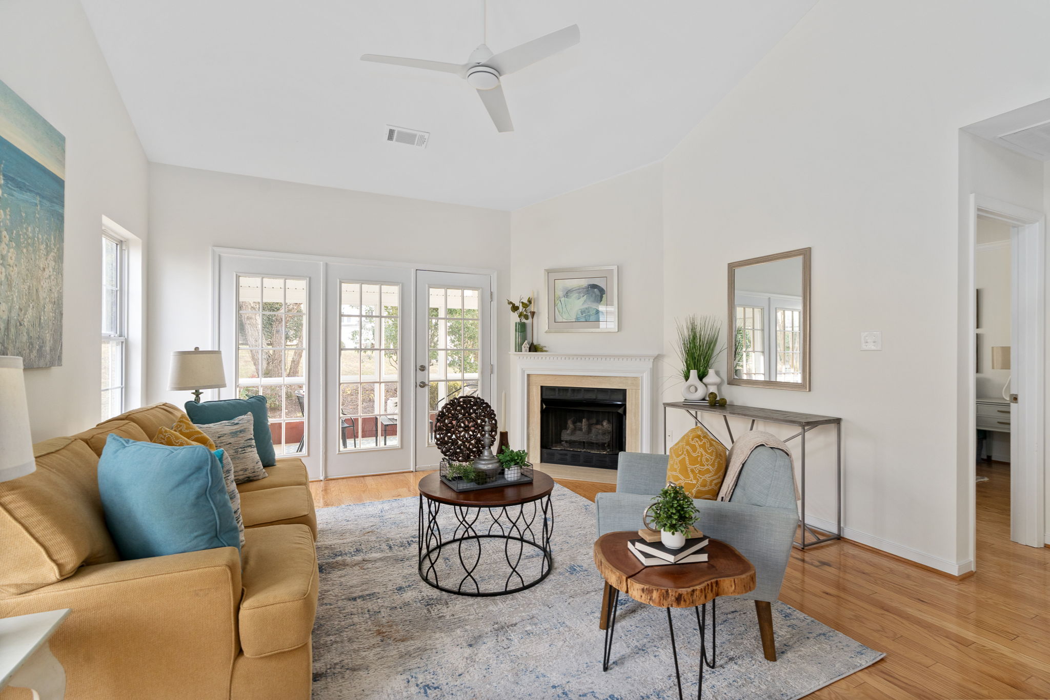 Discreet entry to 1st Floor Primary