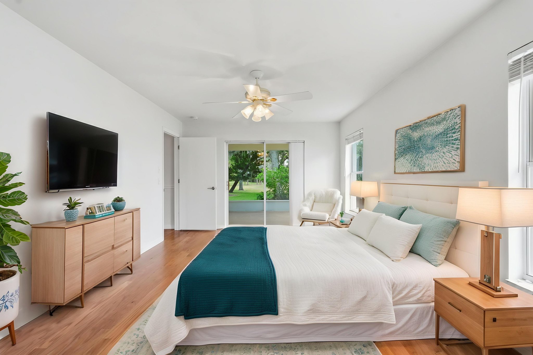 DSC00843 virtually staged.jpeg