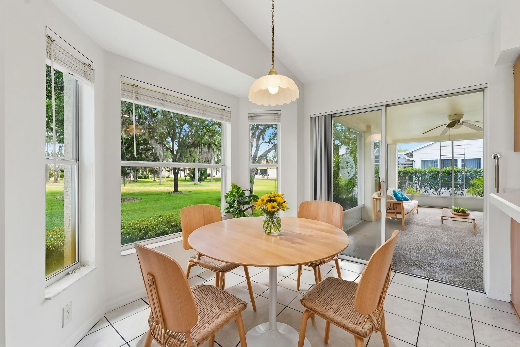 DSC00948 virtually staged.jpeg