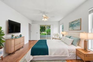 DSC00843 virtually staged.jpeg