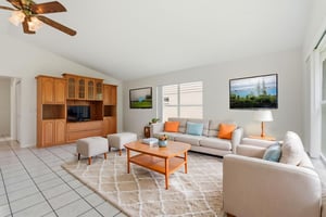 DSC00957 virtually staged.jpeg