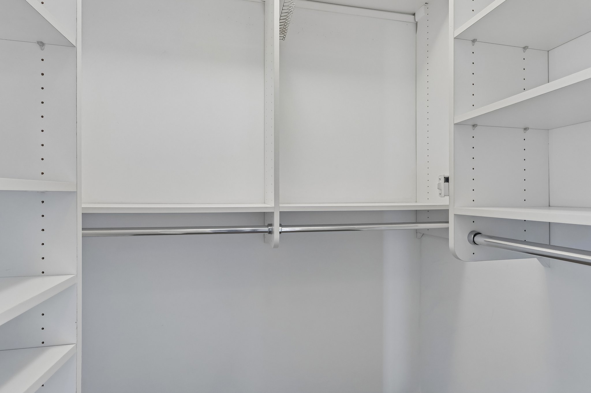 W 10th St 608-S0206-022.jpg