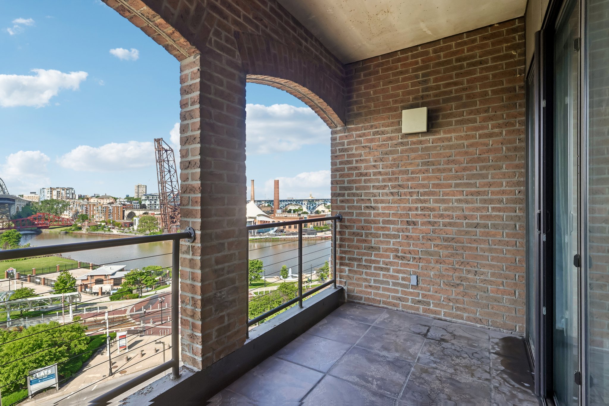 W 10th St 608-S0206-028.jpg