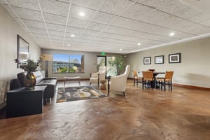 W 10th St 608-S0206-001.jpg