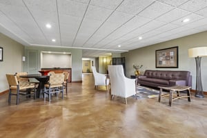 W 10th St 608-S0206-002.jpg