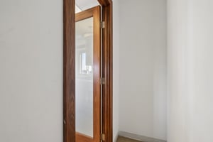W 10th St 608-S0206-016.jpg