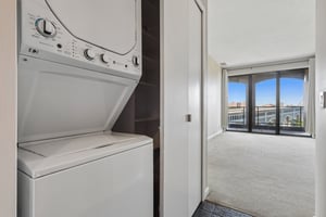 W 10th St 608-S0206-021.jpg