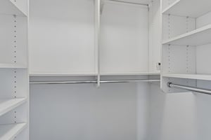 W 10th St 608-S0206-022.jpg