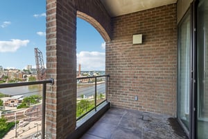 W 10th St 608-S0206-026.jpg