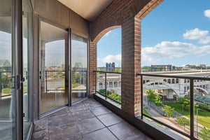 W 10th St 608-S0206-027.jpg