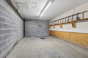 W 10th St 608-S0206-029.jpg