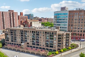 W 10th St 608-S0206-036.jpg
