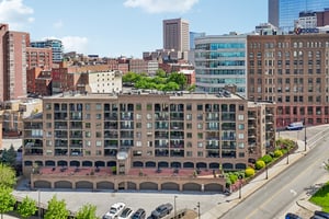 W 10th St 608-S0206-037.jpg