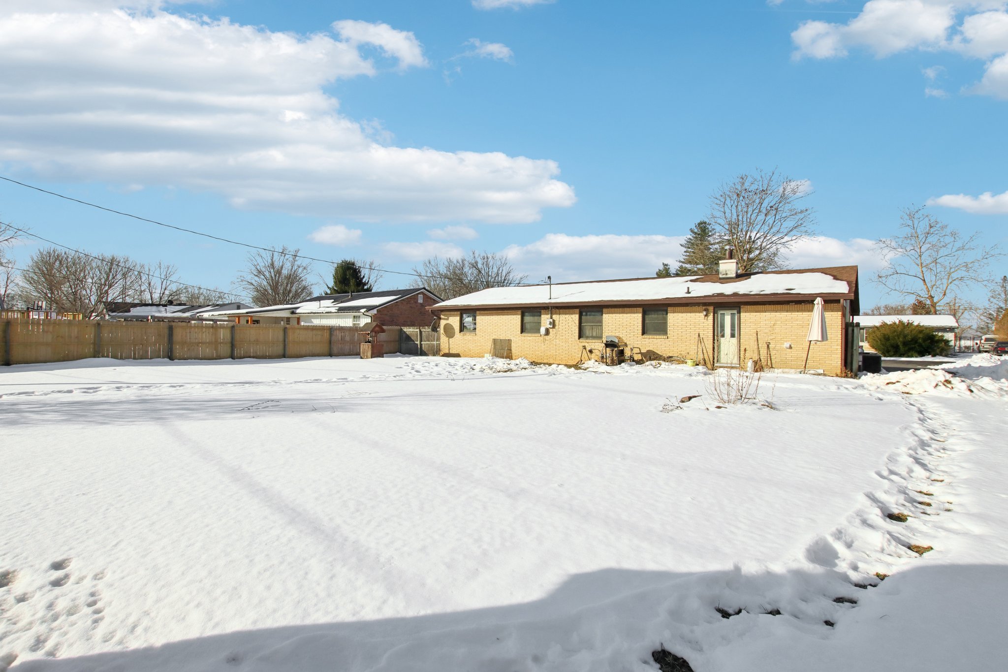Raymond Rd-S1102-027.jpg