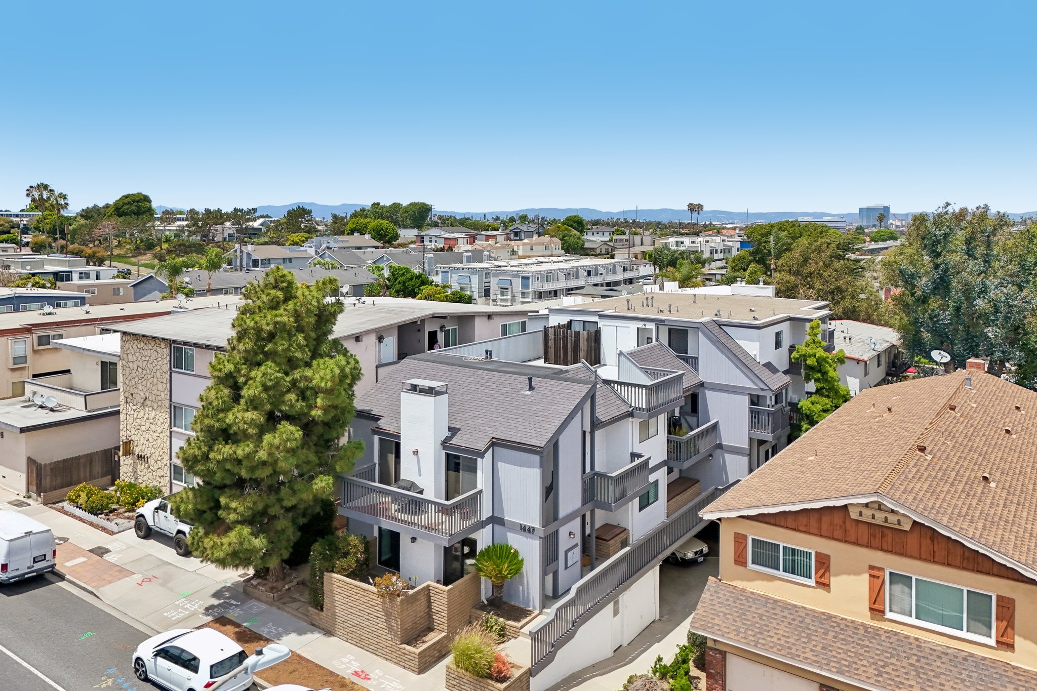 Manhattan Beach Blvd A-S2705-036.jpg
