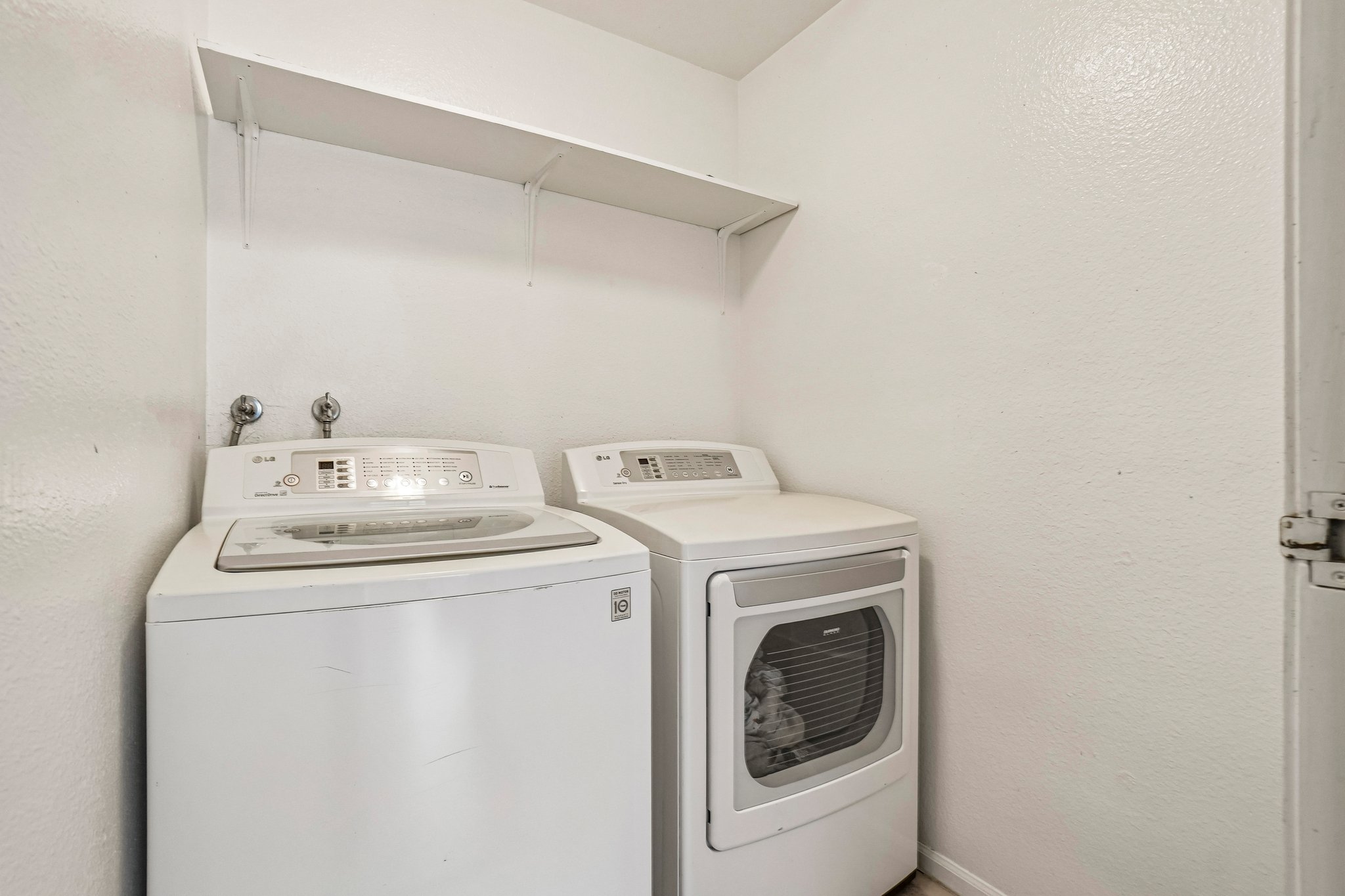 E Colorado Dr 204-S1108-019.jpg