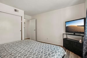 E Colorado Dr 204-S1108-017.jpg