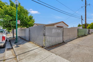 045_1449 Dakota Ave