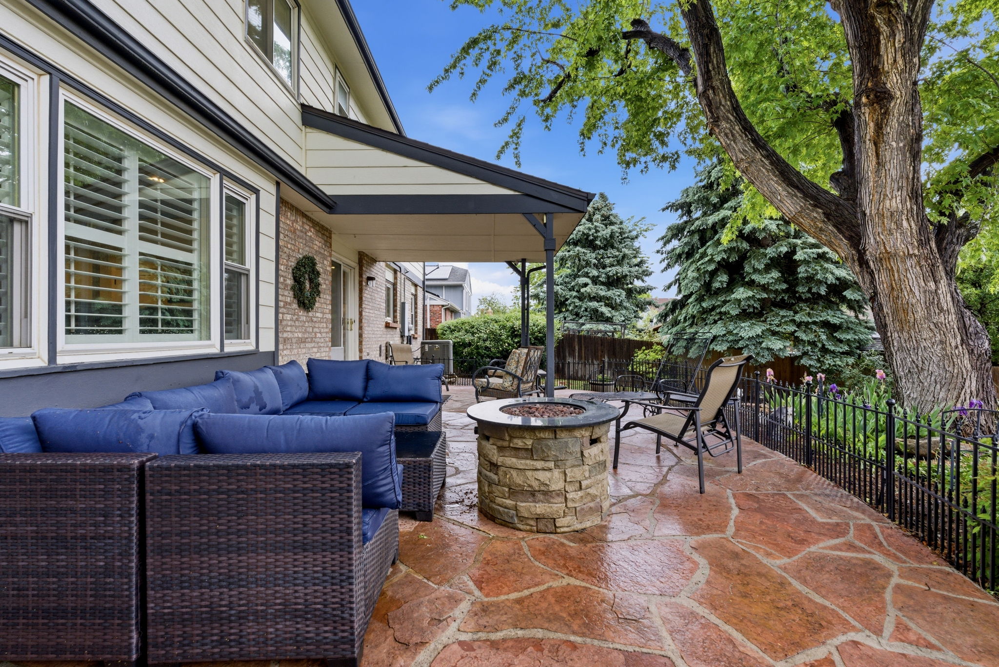 3 14492 W 70th Pl