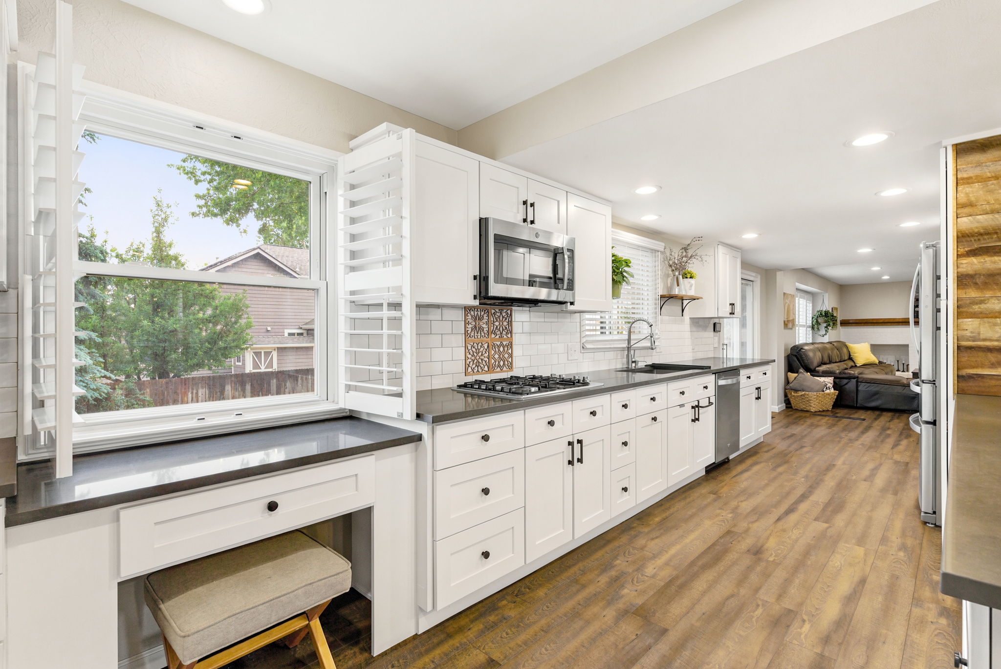 18 14492 W 70th Pl