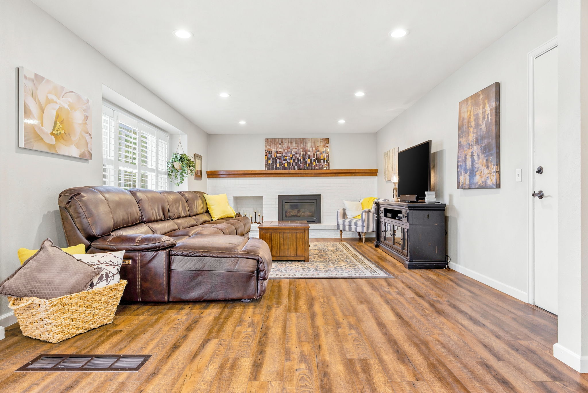 27 14492 W 70th Pl