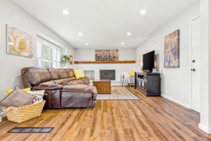 27 14492 W 70th Pl