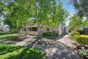 Albacore Ln-1505-002.jpg