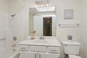Albacore Ln-1505-019.jpg