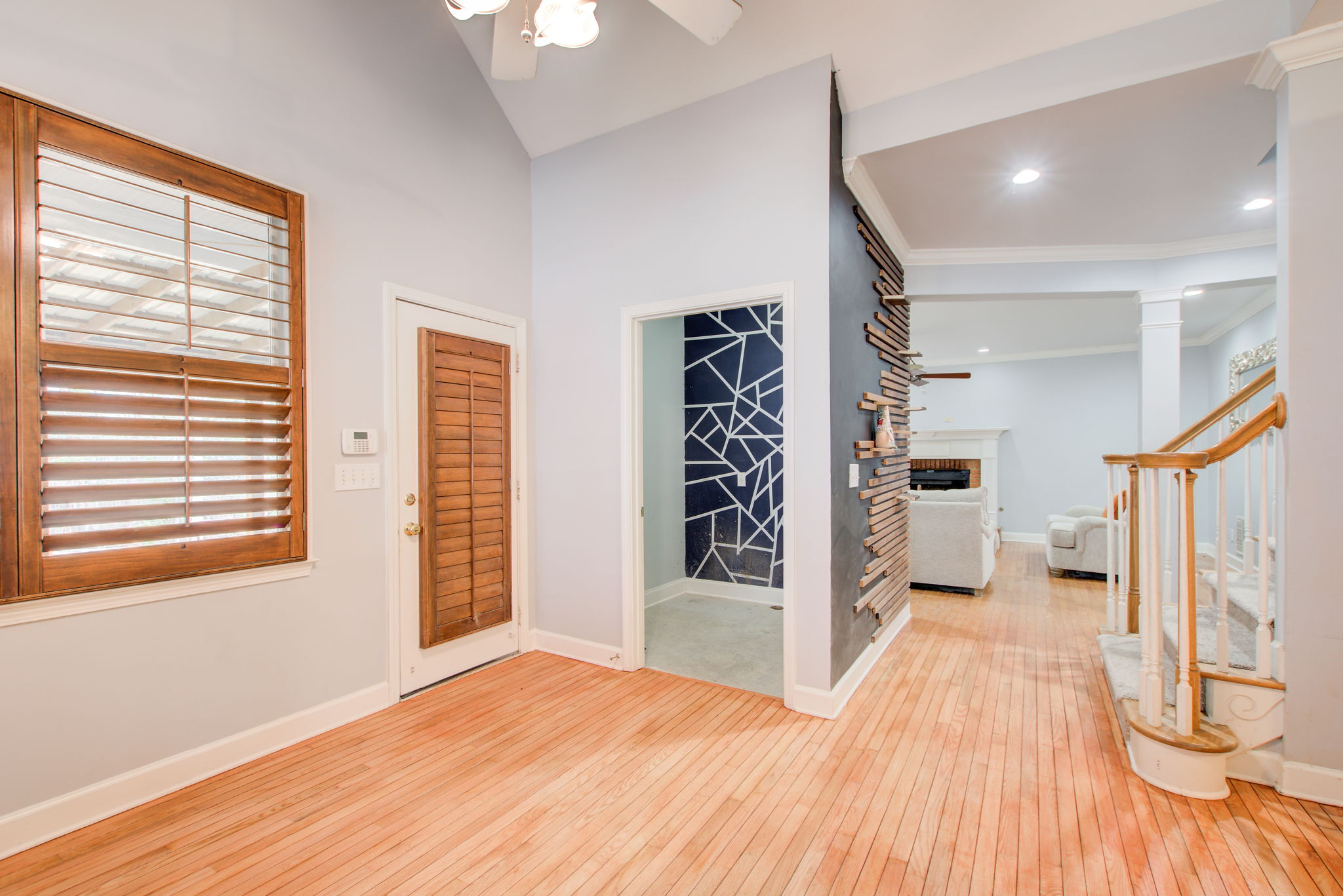 6 Breakfast Area w Laundry + LR