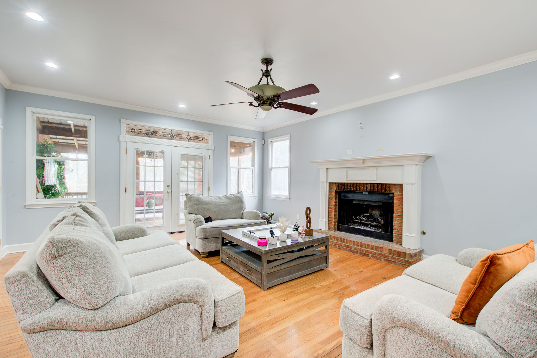 7 Living Room A w Porch Access