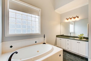 14 Main BR En Suite B