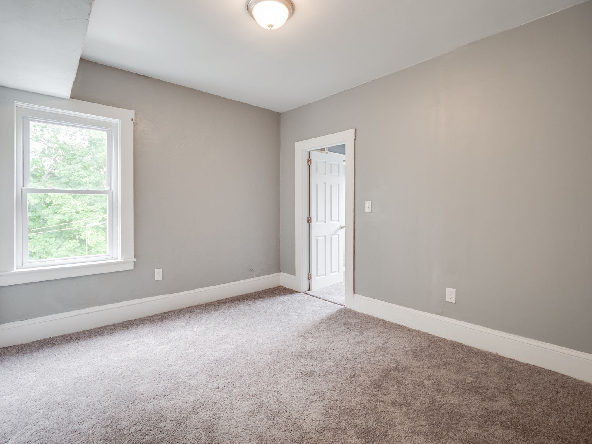 145 Railroad St Lincoln RI-55