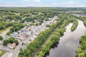 145 Railroad St Lincoln RI-9